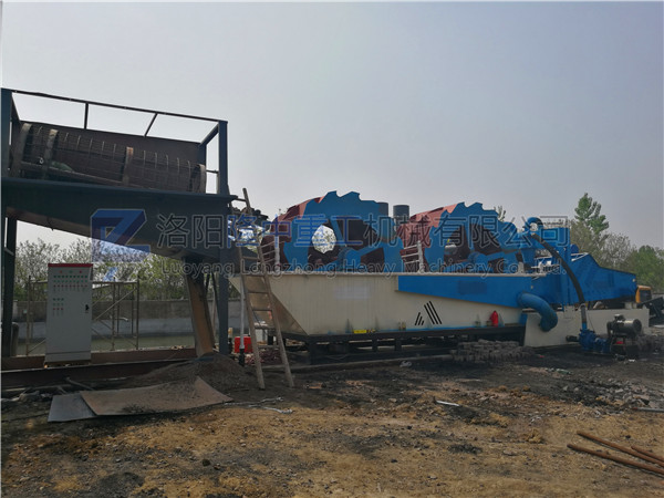 舒城-雙輪洗沙回收一(yī)體機現場15.jpg